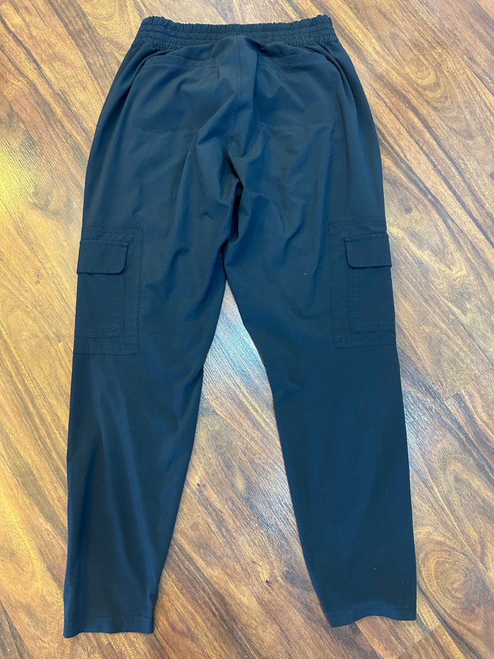 Athleta Chelsea Cargo Pant Size 8 Black 594971 Featherweight Stretch Travel Work